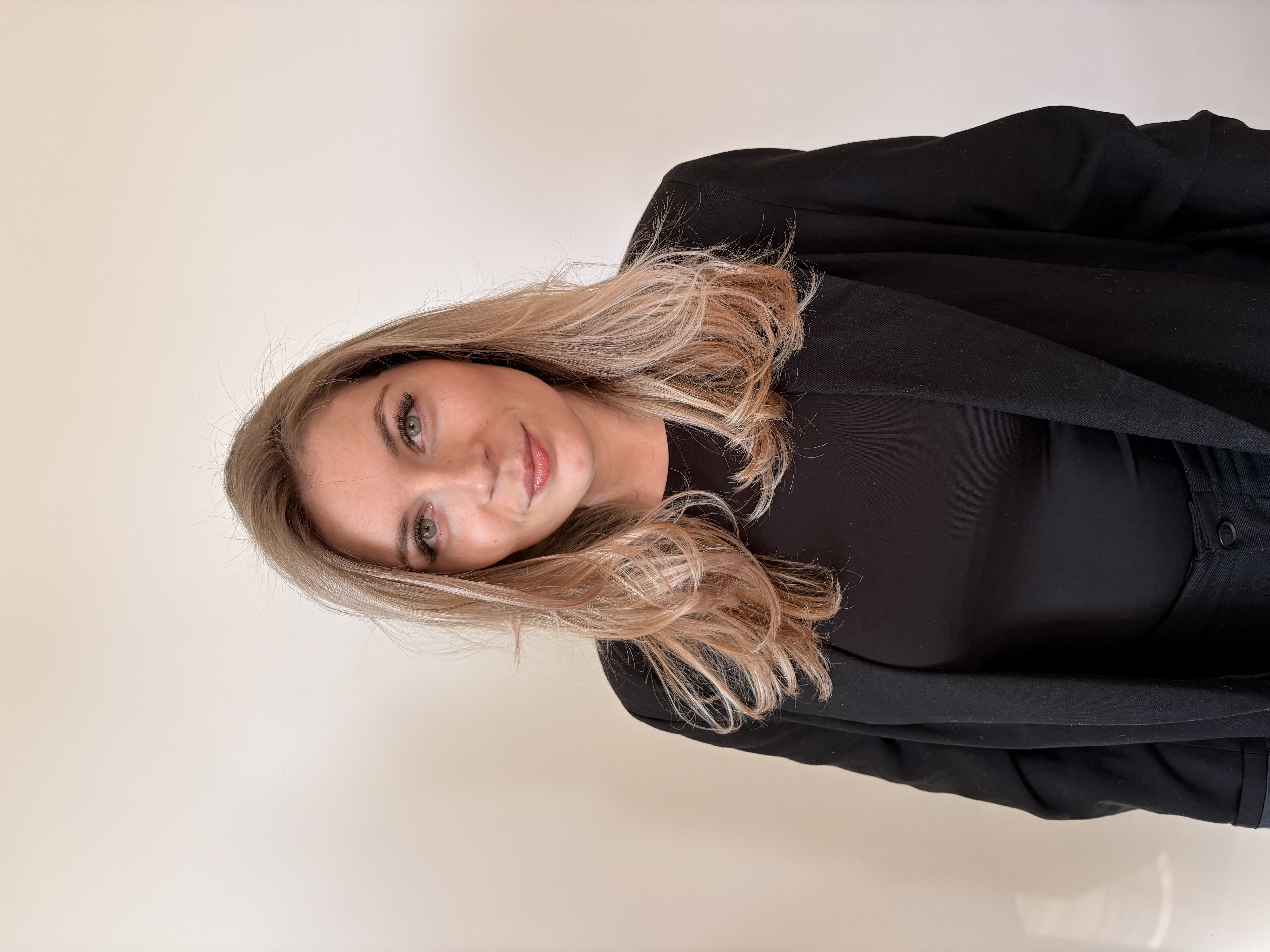 Élise, coiffeuse chez Bloom Coiffure